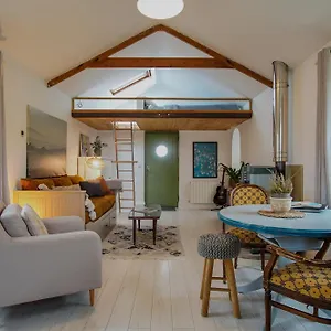 The Carton Store Loft Apt Apartment